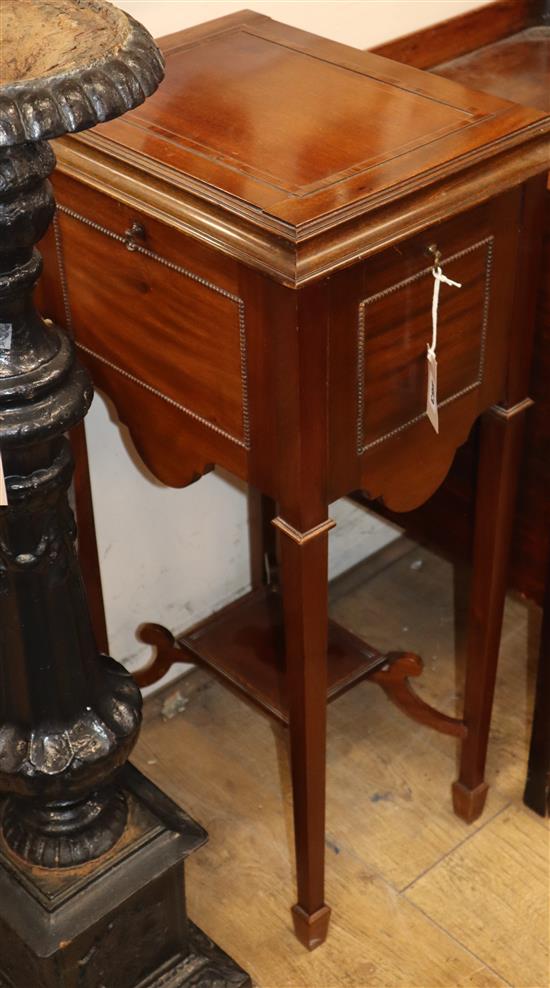 An Edwardian mahogany drop flap cabinet H.86cm